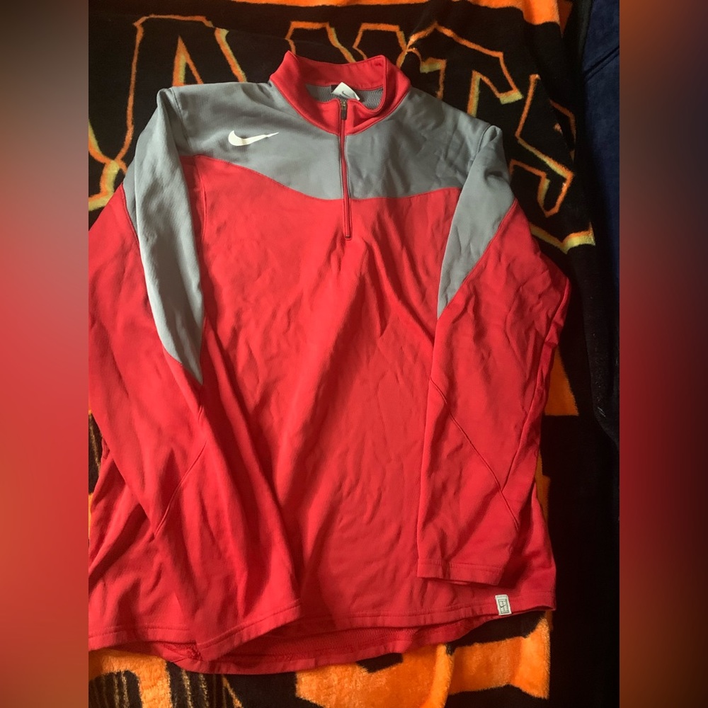 Nike Sphere Dry Sweatshirt.